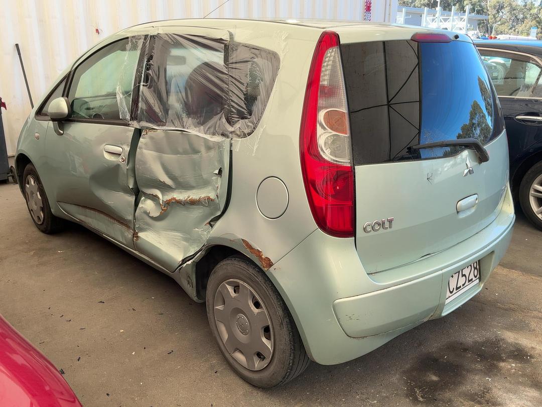 Photo '8' of Mitsubishi Colt Photo '8' of Mitsubishi Colt