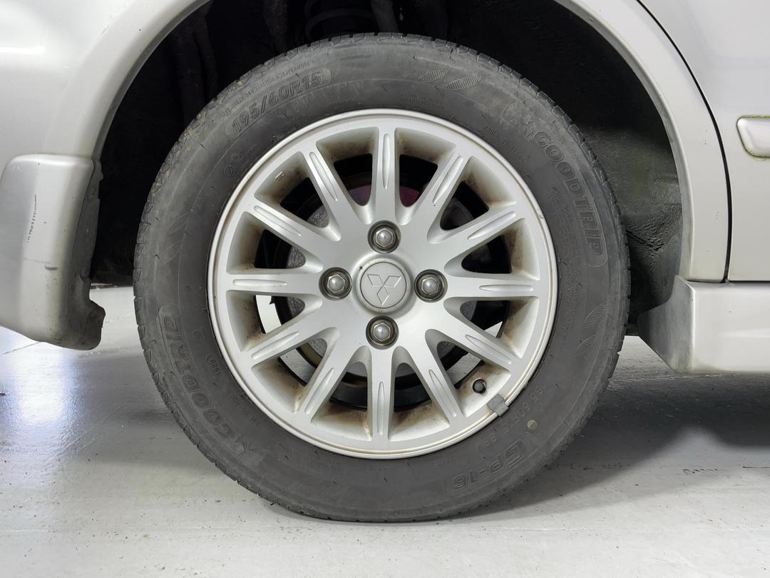 Photo '12' of Mitsubishi Galant