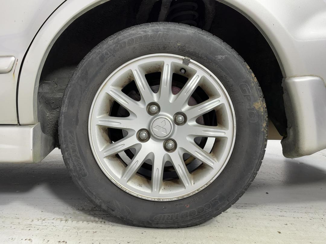 Photo '11' of Mitsubishi Galant