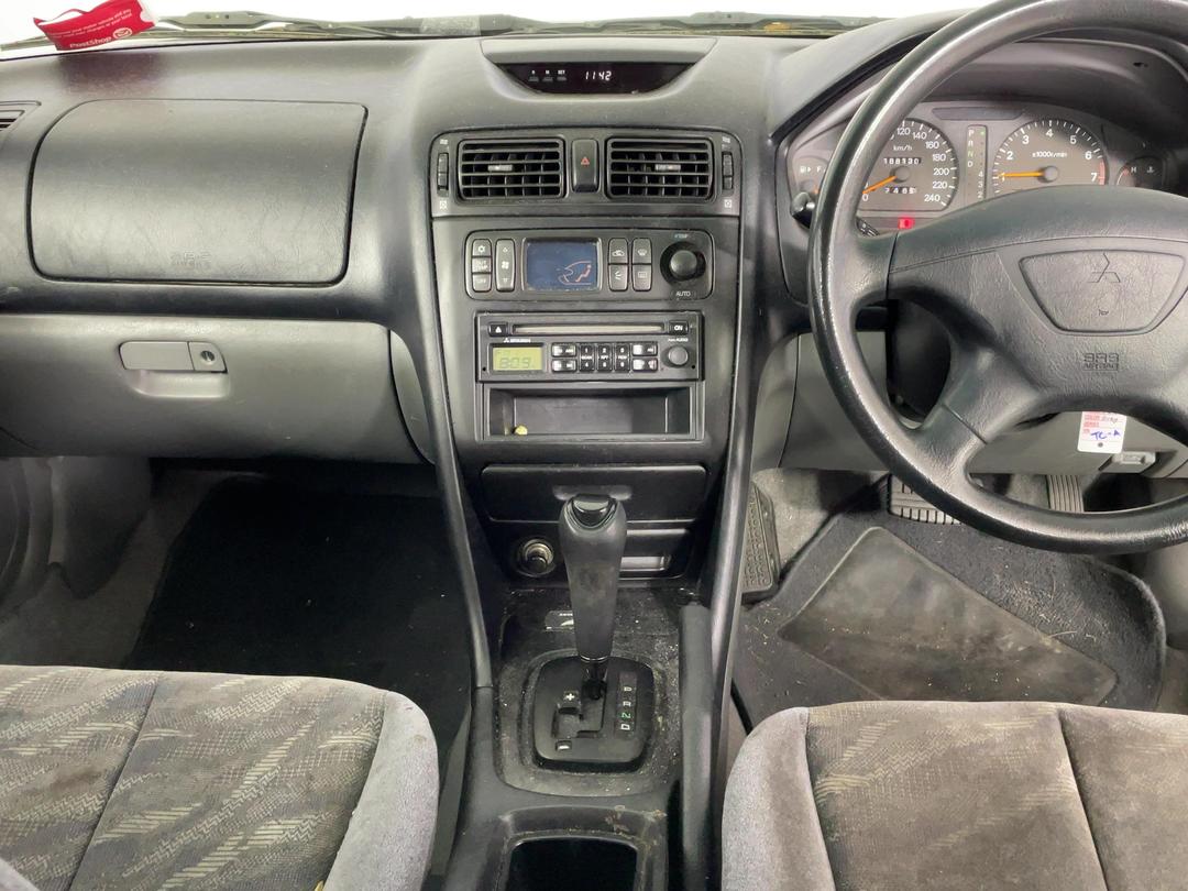 Photo '17' of Mitsubishi Galant