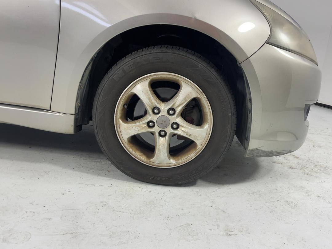 Photo '7' of Mitsubishi Grandis
