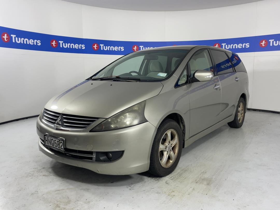 Photo '3' of Mitsubishi Grandis