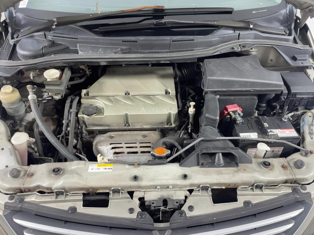 Photo '11' of Mitsubishi Grandis