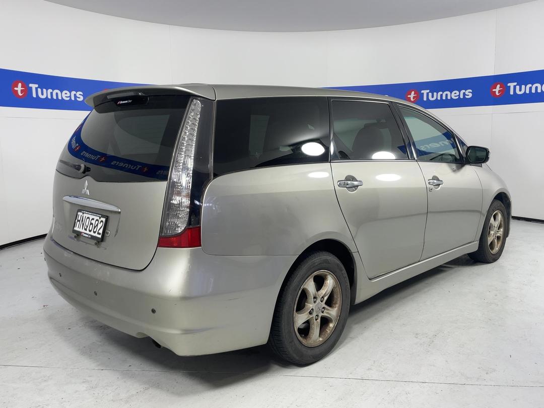 Photo '6' of Mitsubishi Grandis