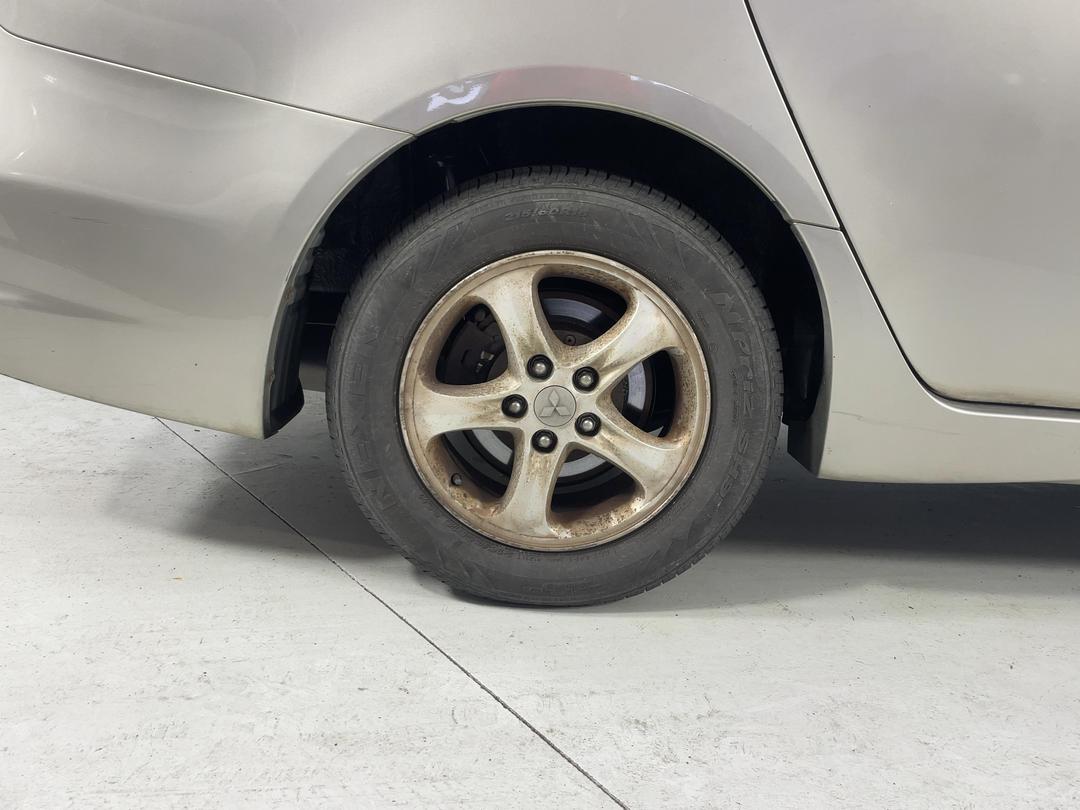 Photo '10' of Mitsubishi Grandis