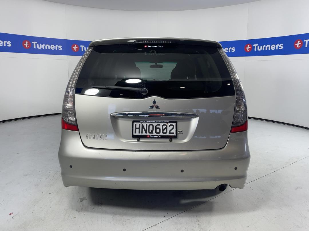 Photo '5' of Mitsubishi Grandis