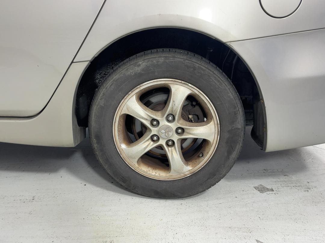 Photo '9' of Mitsubishi Grandis