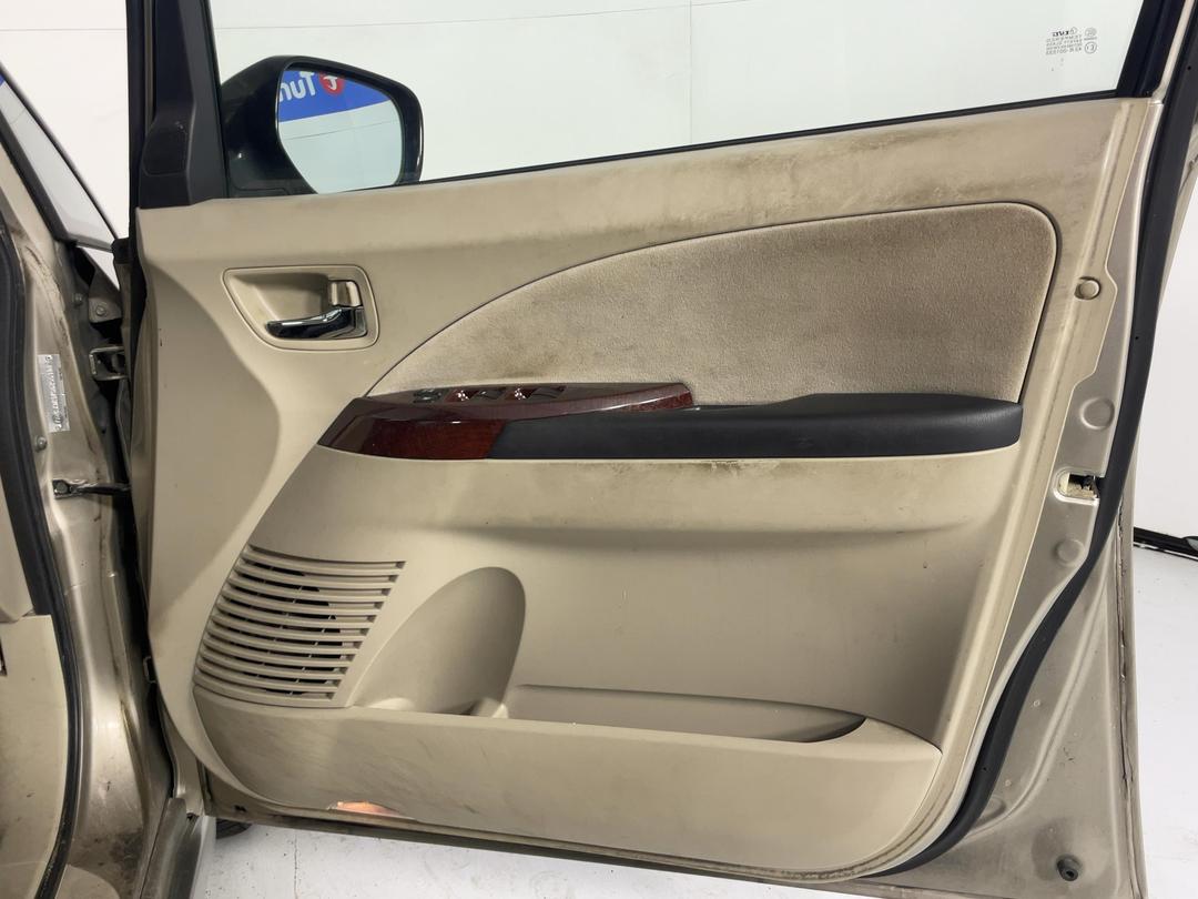 Photo '13' of Mitsubishi Grandis