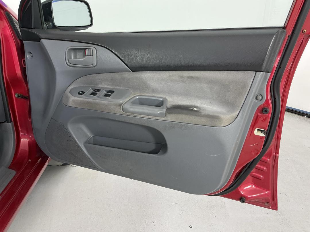 Photo '15' of Mitsubishi Lancer