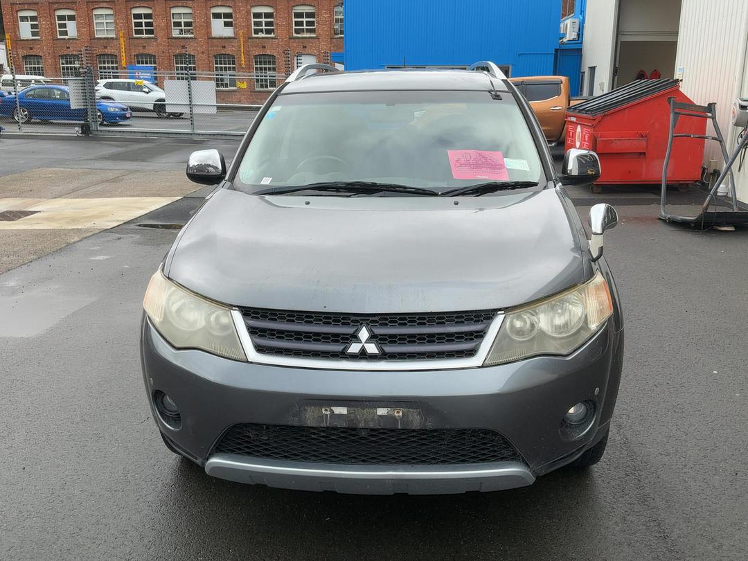 Photo '2' of Mitsubishi Outlander Photo '2' of Mitsubishi Outlander