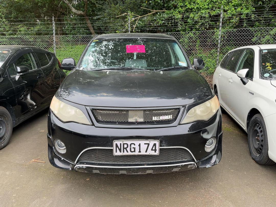Photo '2' of Mitsubishi Outlander Photo '2' of Mitsubishi Outlander