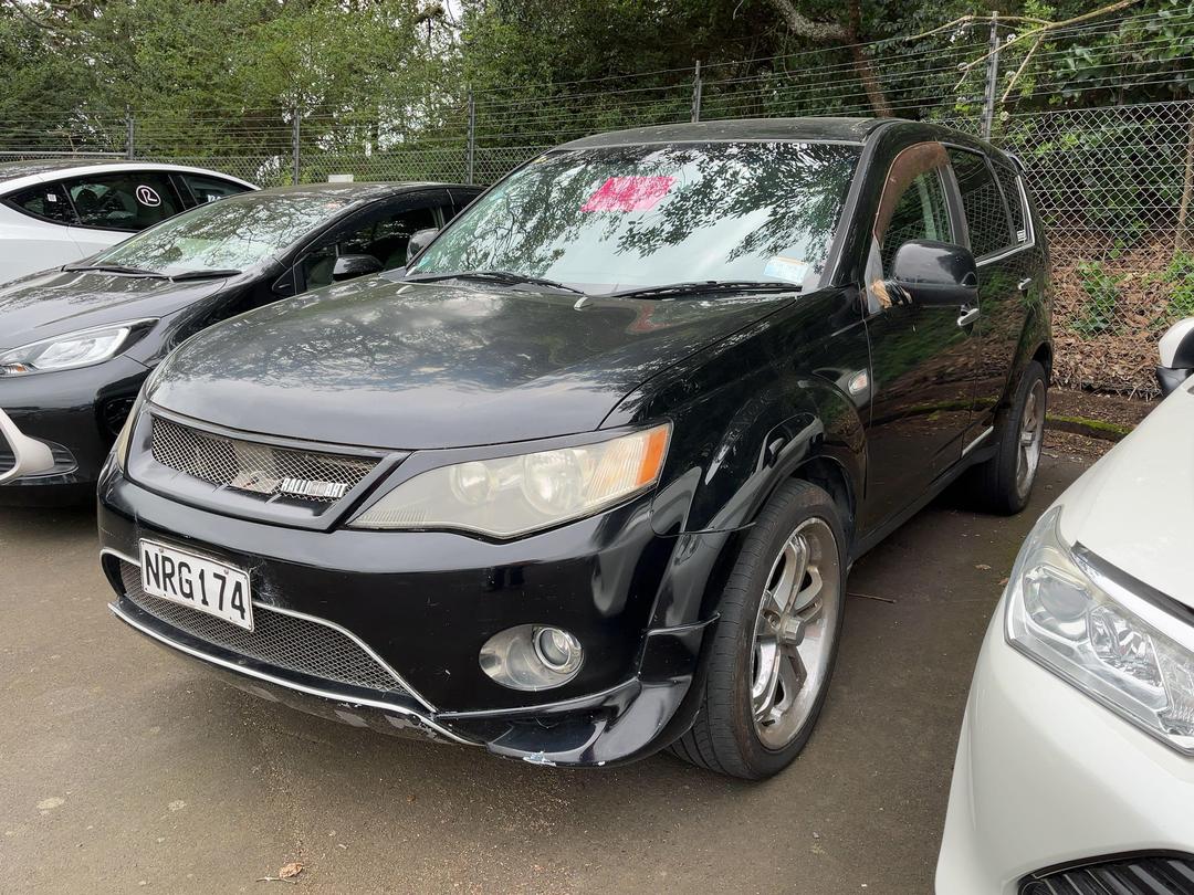 Photo '3' of Mitsubishi Outlander Photo '3' of Mitsubishi Outlander
