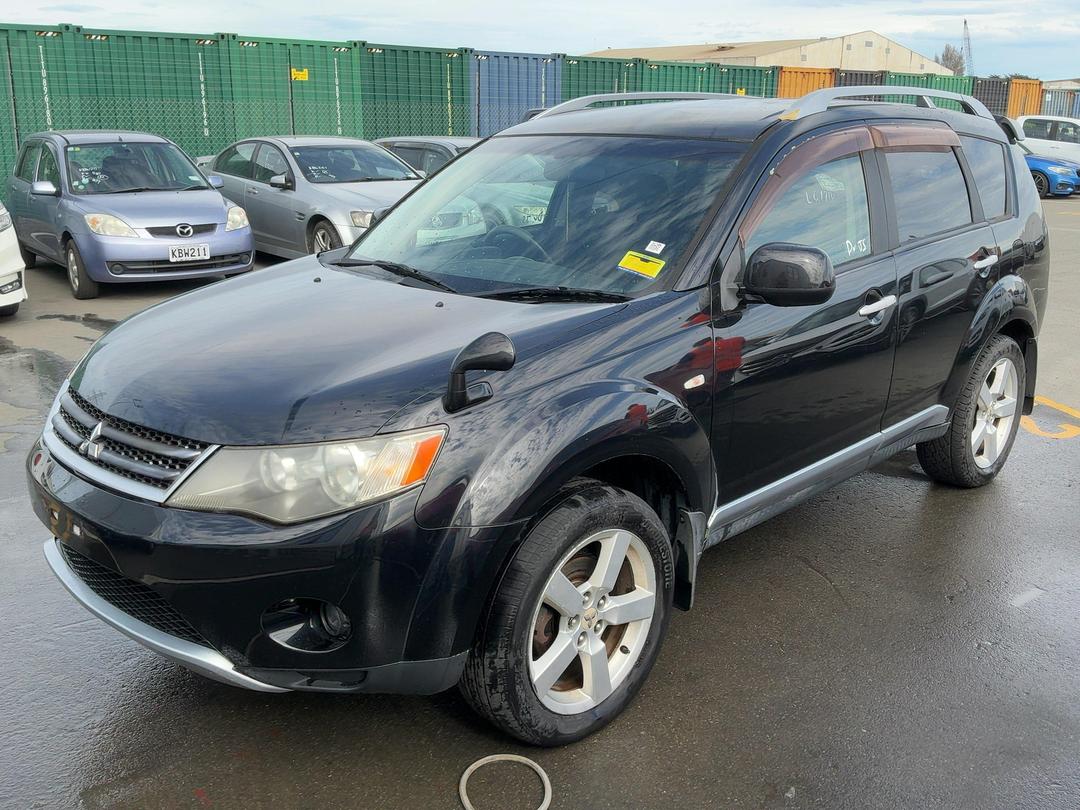 Photo '2' of Mitsubishi Outlander Photo '2' of Mitsubishi Outlander