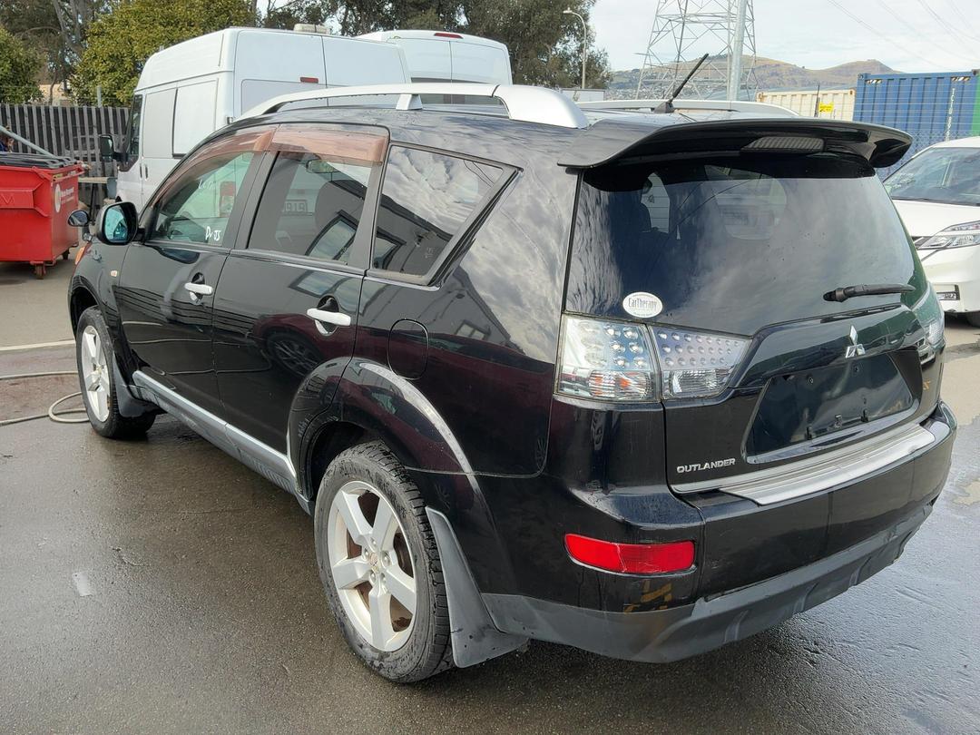 Photo '5' of Mitsubishi Outlander Photo '5' of Mitsubishi Outlander
