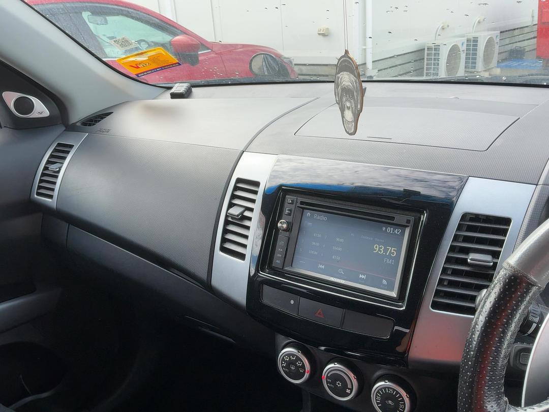 Photo '23' of Mitsubishi Outlander Photo '23' of Mitsubishi Outlander