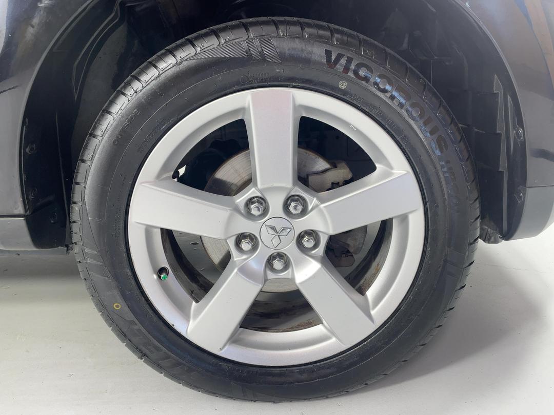 Photo '9' of Mitsubishi Outlander