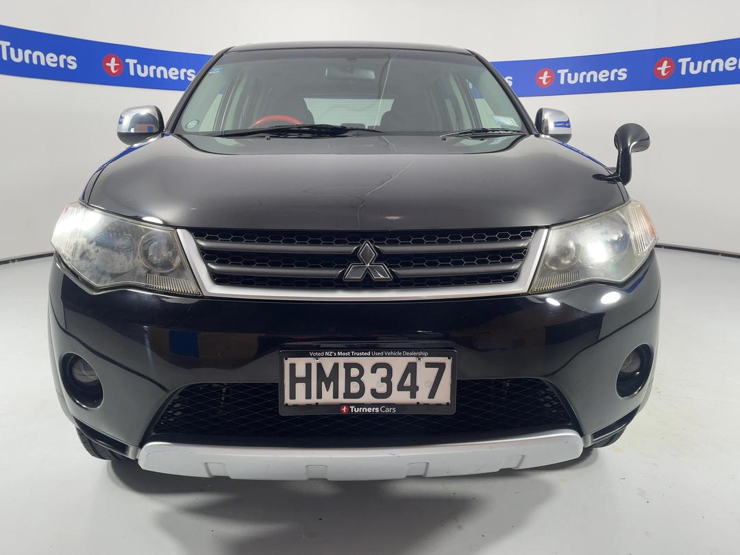 Photo '2' of Mitsubishi Outlander