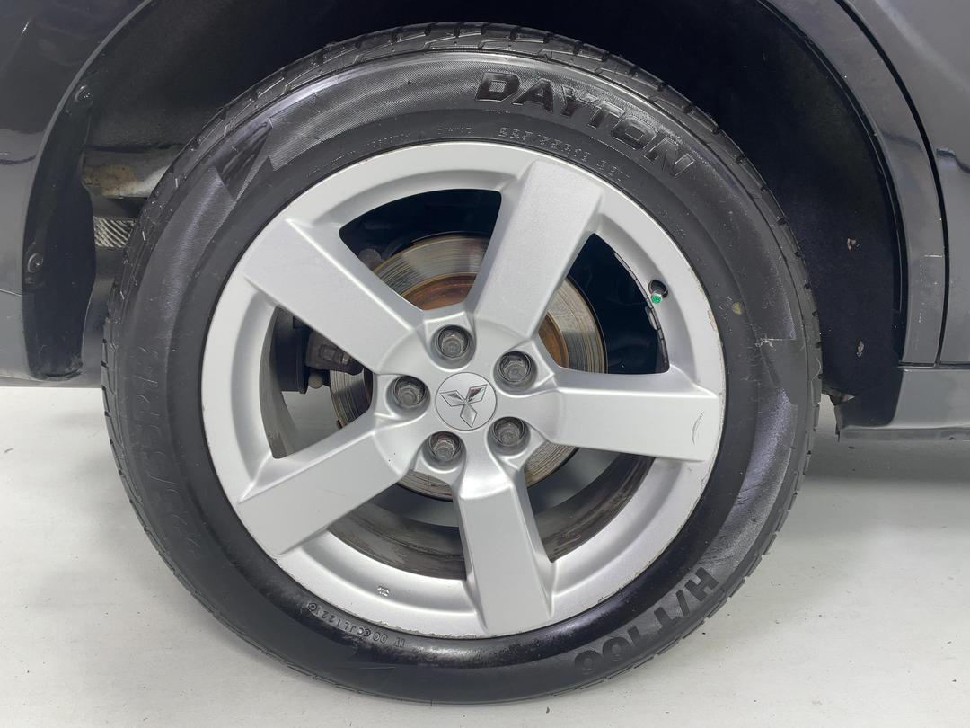 Photo '12' of Mitsubishi Outlander