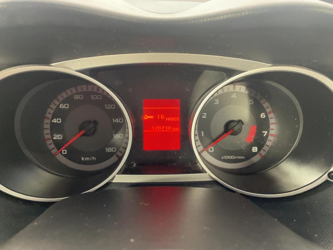 Photo '21' of Mitsubishi Outlander