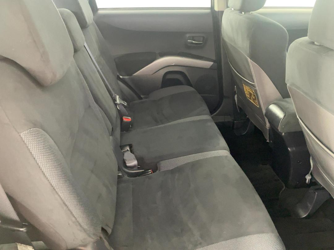 Photo '20' of Mitsubishi Outlander
