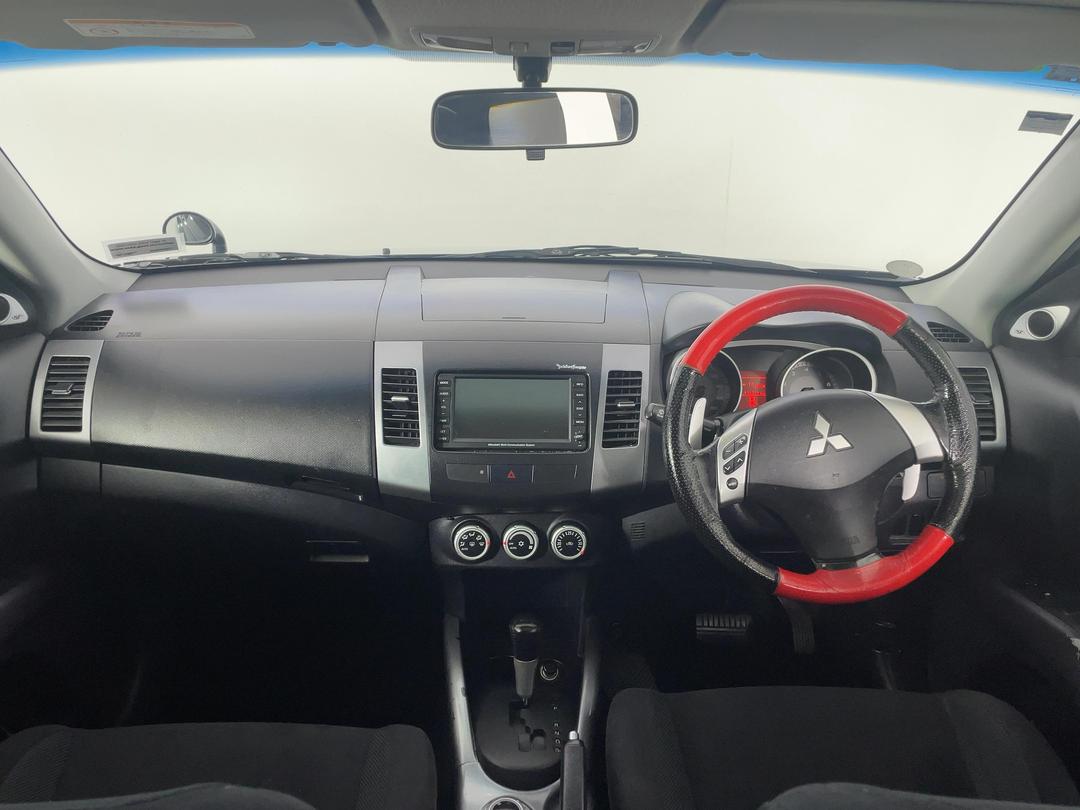 Photo '17' of Mitsubishi Outlander