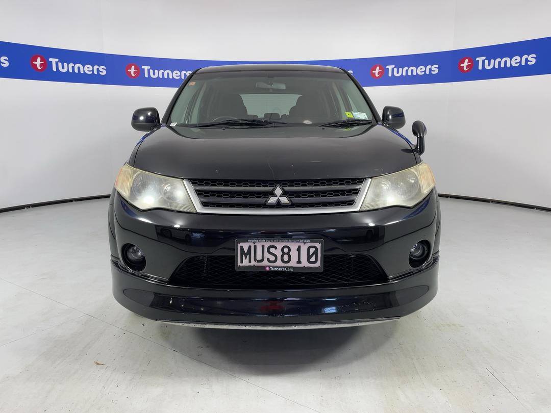 Photo '2' of Mitsubishi Outlander