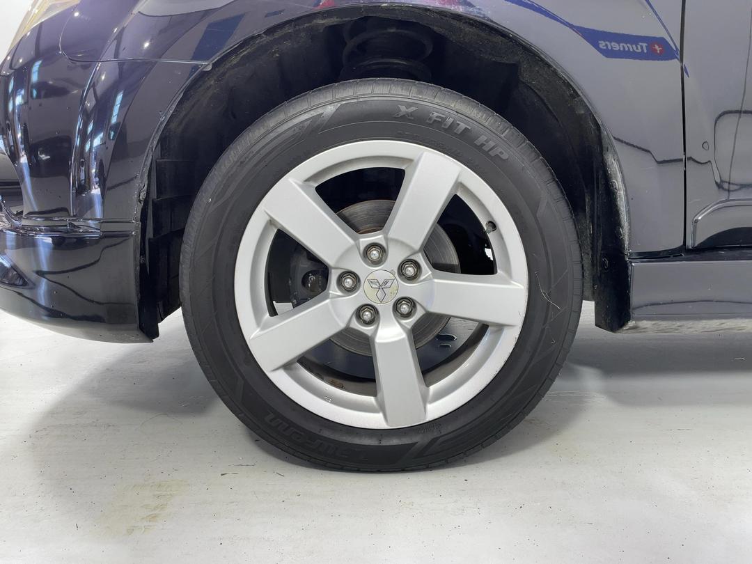 Photo '10' of Mitsubishi Outlander