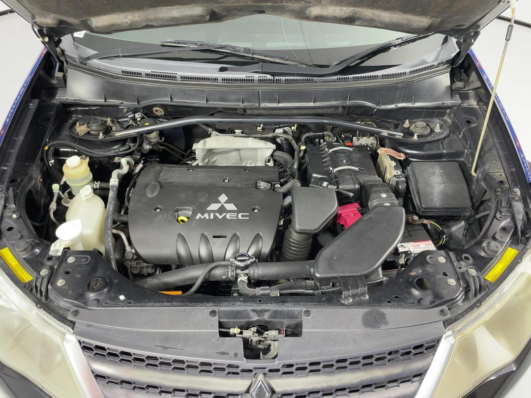 Photo '13' of Mitsubishi Outlander