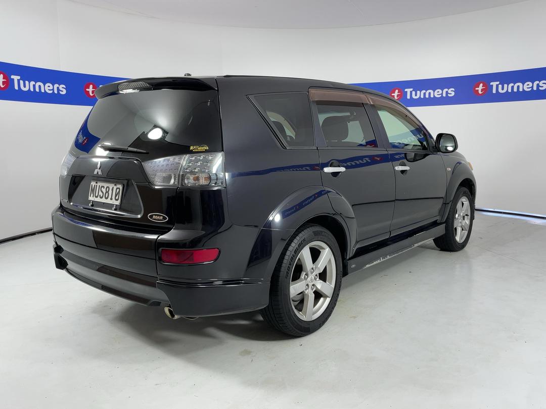 Photo '7' of Mitsubishi Outlander