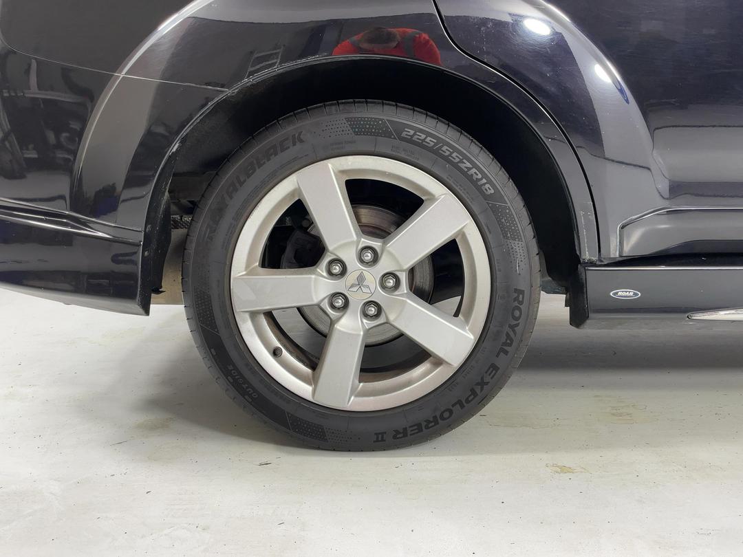 Photo '12' of Mitsubishi Outlander