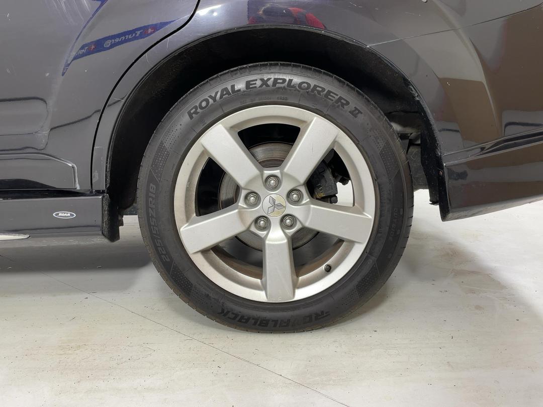 Photo '11' of Mitsubishi Outlander
