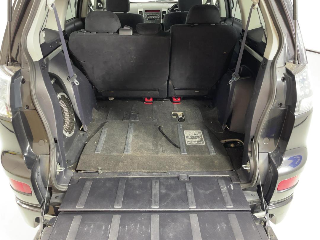 Photo '14' of Mitsubishi Outlander