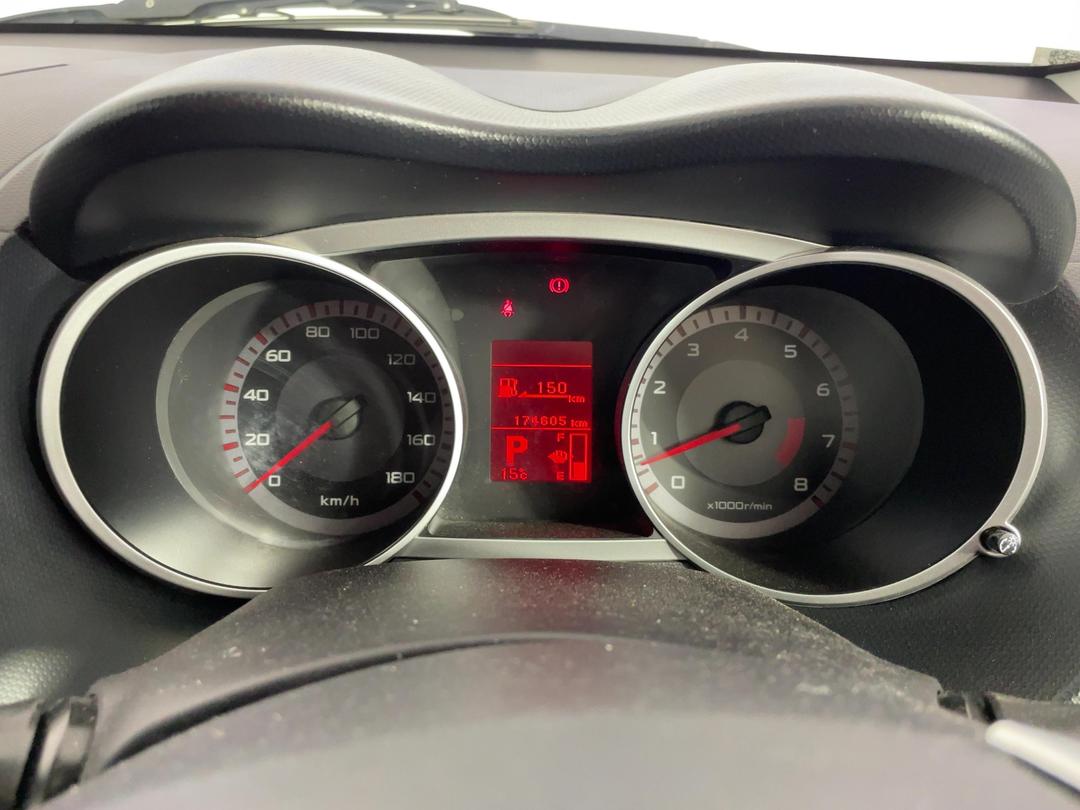 Photo '21' of Mitsubishi Outlander