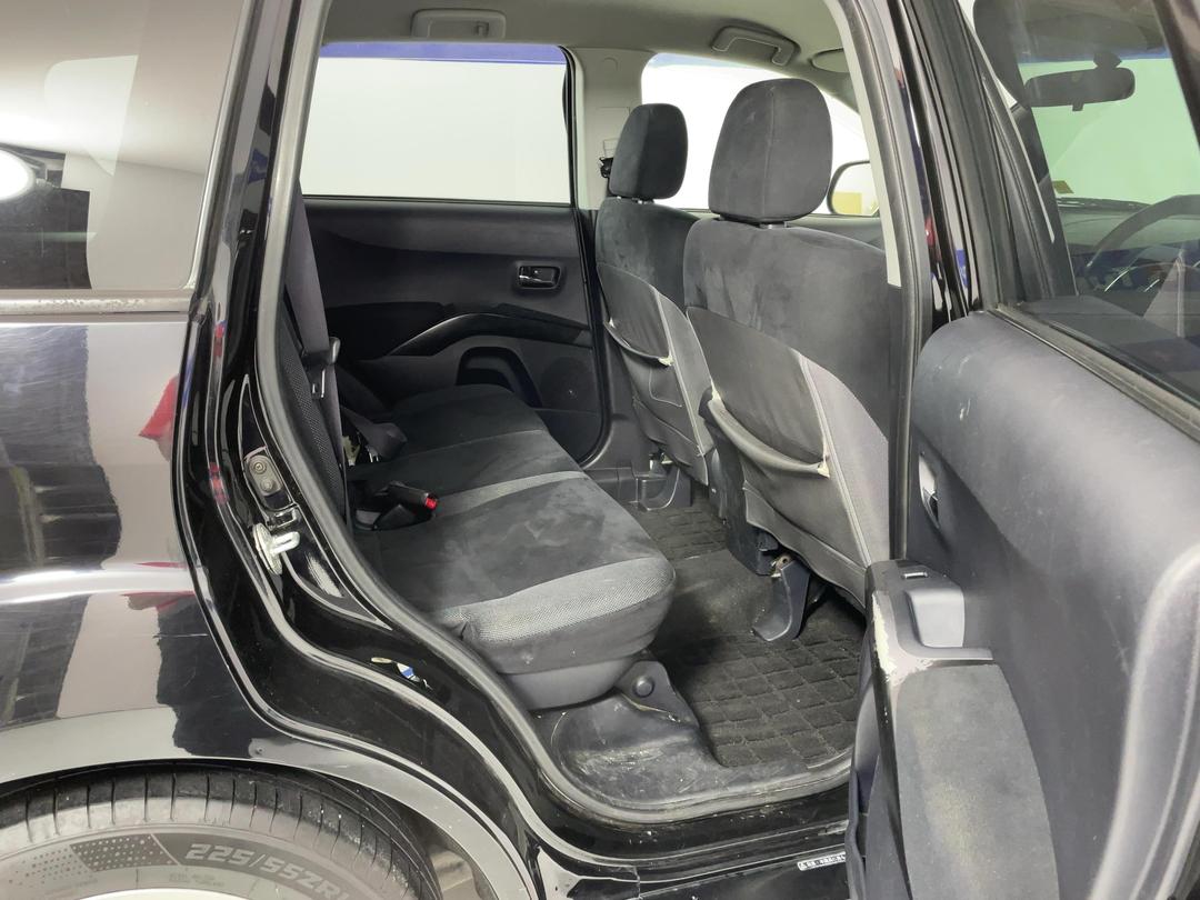 Photo '20' of Mitsubishi Outlander