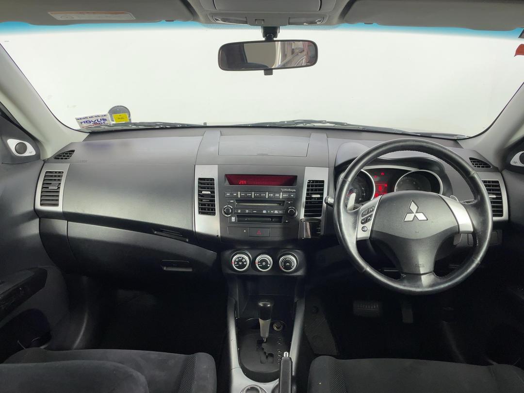 Photo '17' of Mitsubishi Outlander