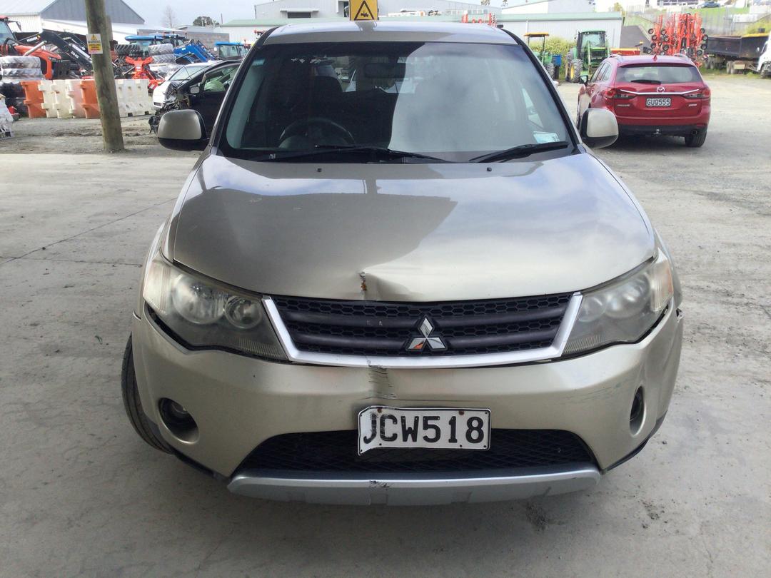 Photo '2' of Mitsubishi Outlander Photo '2' of Mitsubishi Outlander
