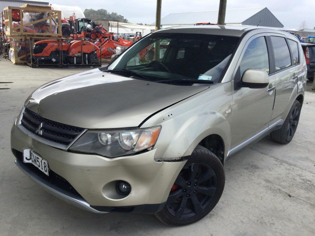 Photo '3' of Mitsubishi Outlander Photo '3' of Mitsubishi Outlander