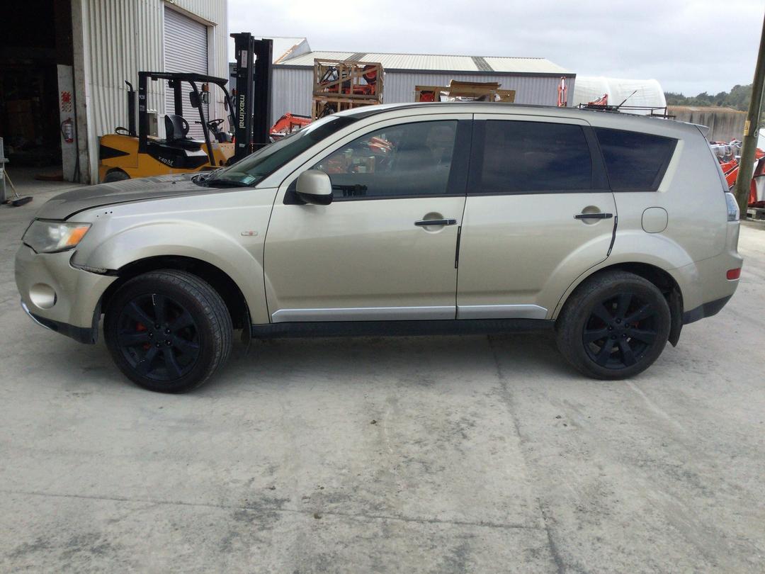 Photo '4' of Mitsubishi Outlander Photo '4' of Mitsubishi Outlander