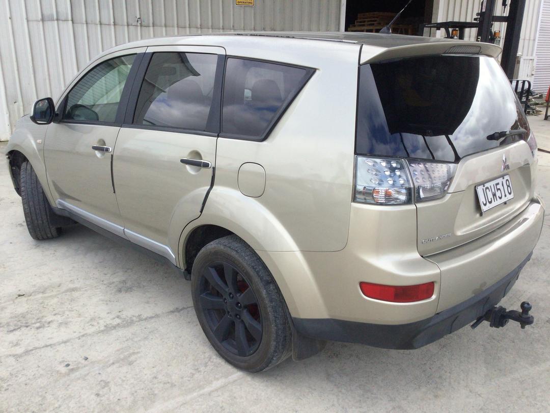 Photo '5' of Mitsubishi Outlander Photo '5' of Mitsubishi Outlander