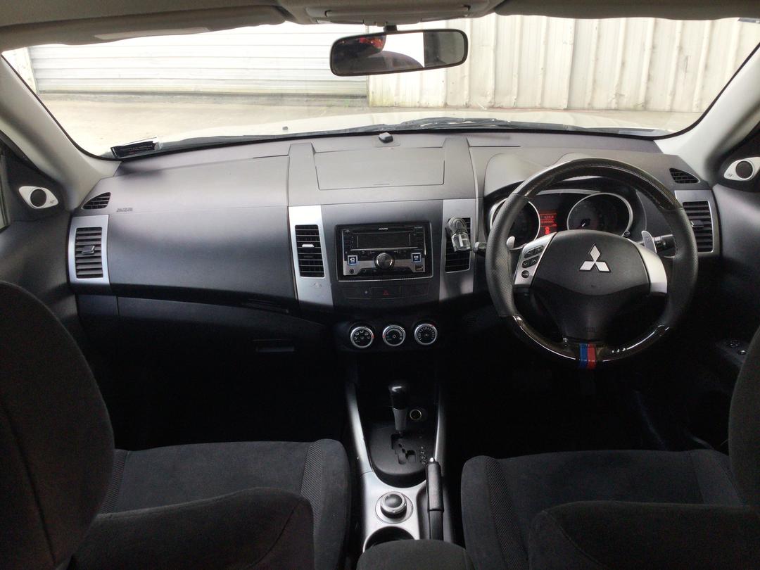 Photo '16' of Mitsubishi Outlander Photo '16' of Mitsubishi Outlander