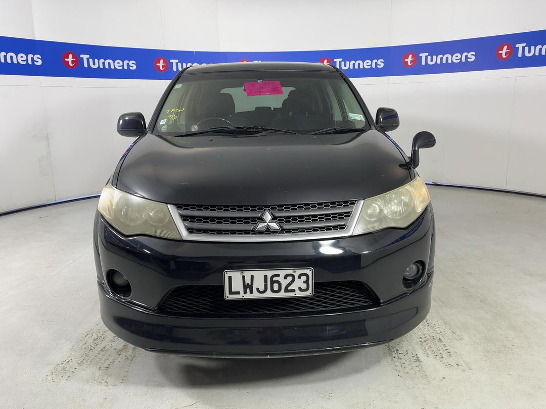 Photo '2' of Mitsubishi Outlander Photo '2' of Mitsubishi Outlander