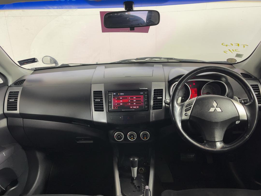 Photo '13' of Mitsubishi Outlander Photo '13' of Mitsubishi Outlander