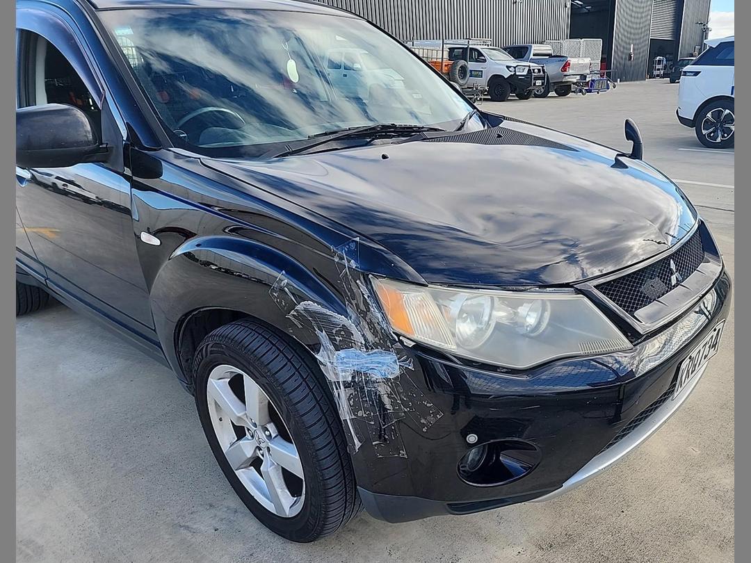Photo '2' of Mitsubishi Outlander Photo '2' of Mitsubishi Outlander