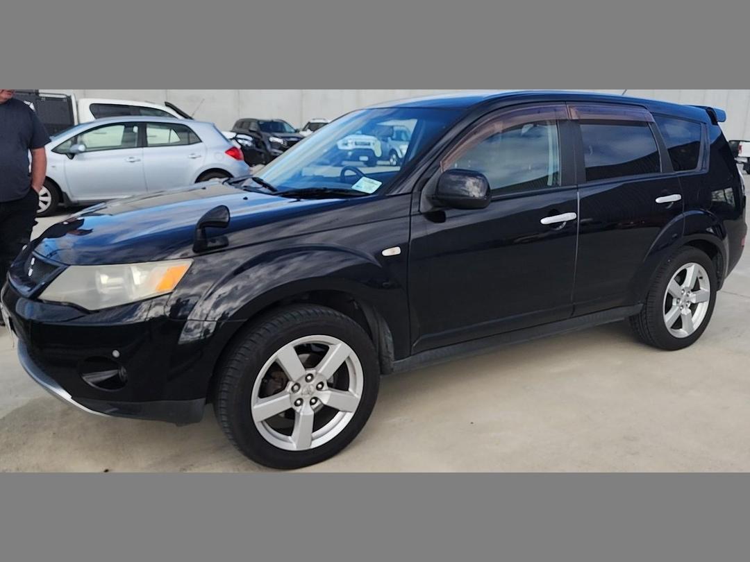 Photo '13' of Mitsubishi Outlander Photo '13' of Mitsubishi Outlander