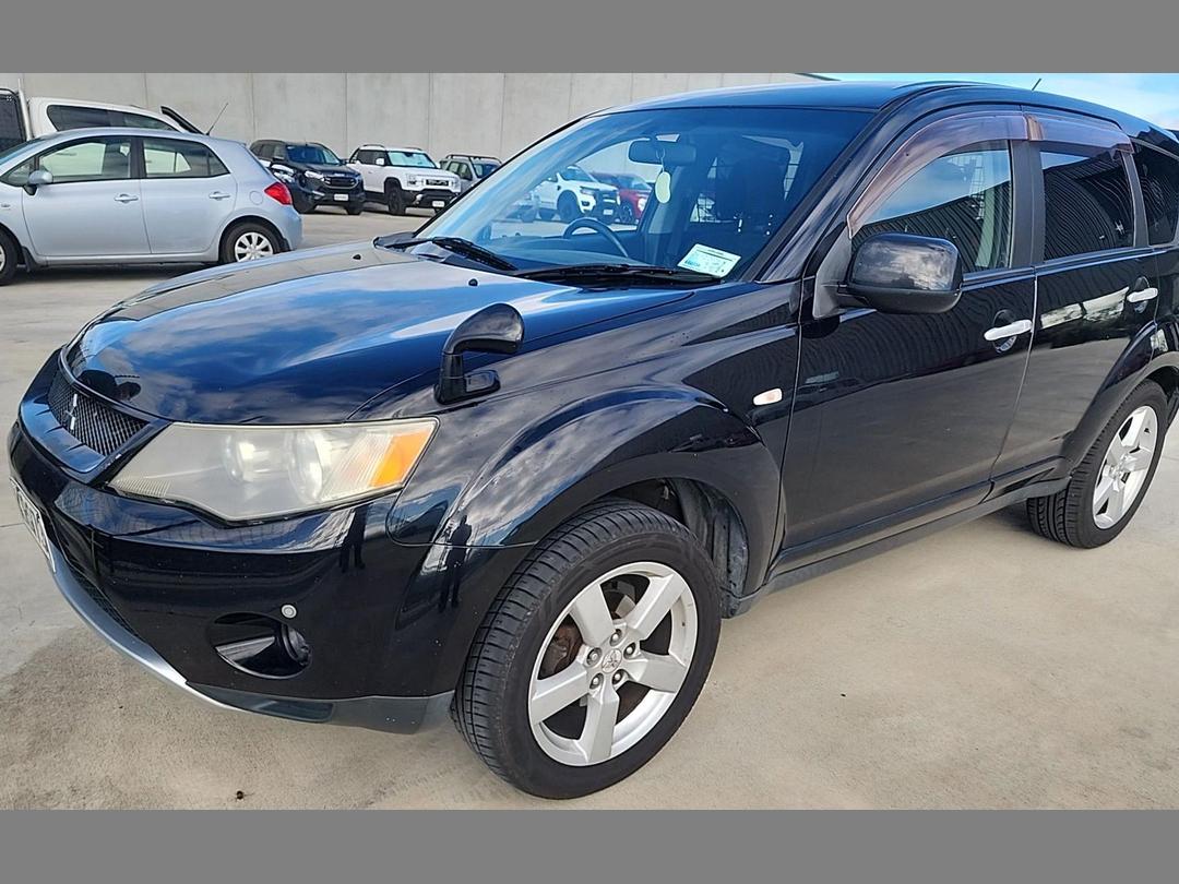 Photo '16' of Mitsubishi Outlander Photo '16' of Mitsubishi Outlander
