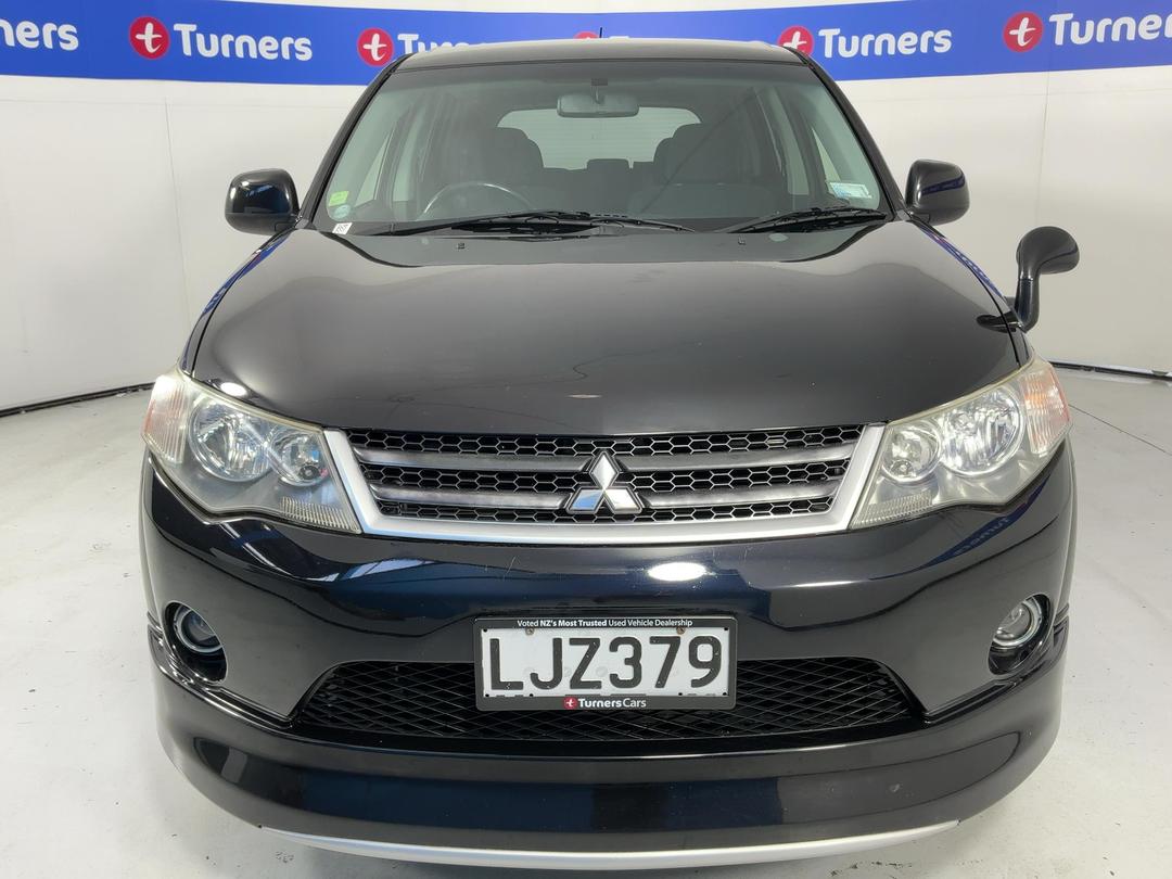 Photo '2' of Mitsubishi Outlander