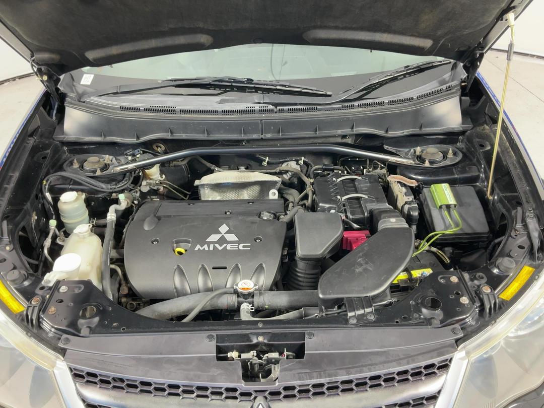 Photo '13' of Mitsubishi Outlander