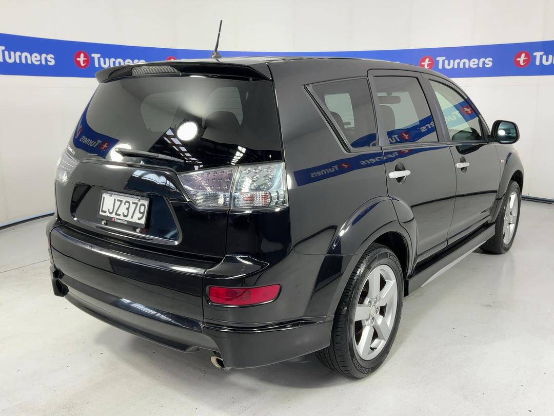 Photo '7' of Mitsubishi Outlander