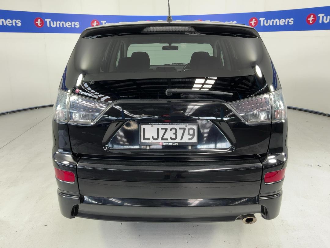 Photo '6' of Mitsubishi Outlander