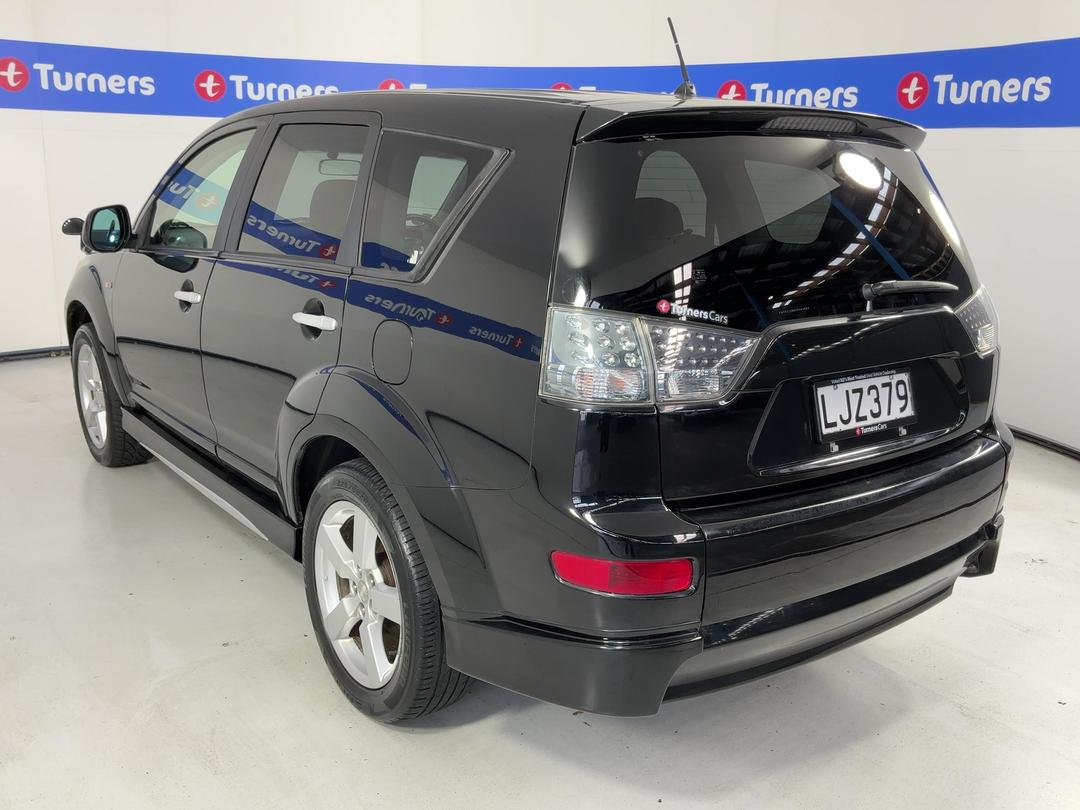 Photo '5' of Mitsubishi Outlander